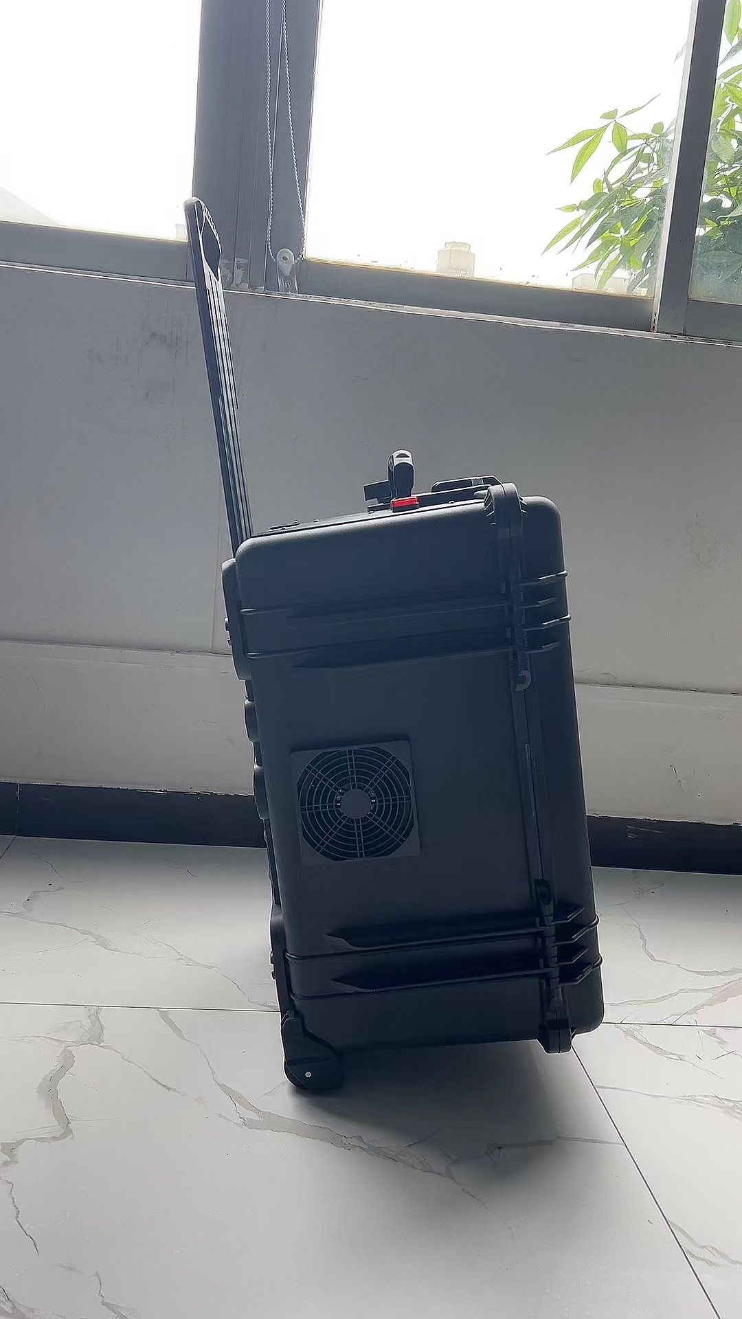 西市手拉箱型移动通信干扰器